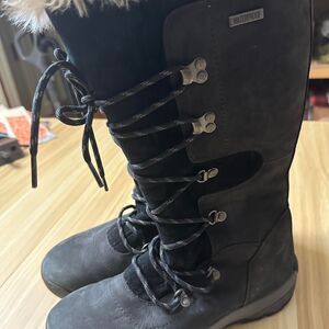 CAT Waterproof Winter Boots - Fur Lined & Insulated - women’s size 8
